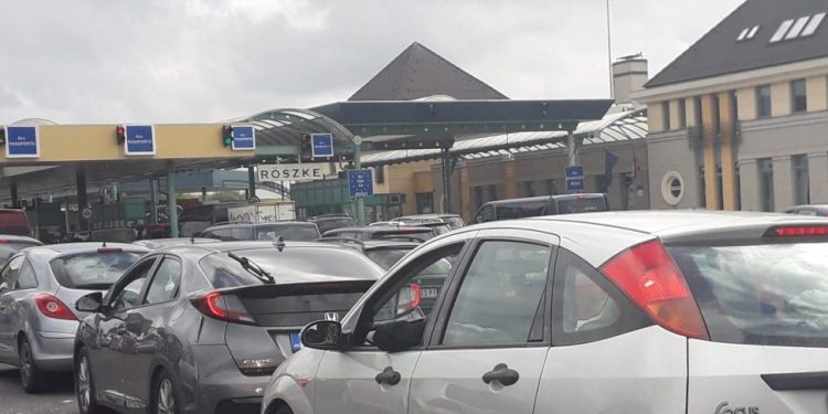 Pao sistem na mađarsko-srpskoj granici, kilometarske kolone na izlazu iz zemlje