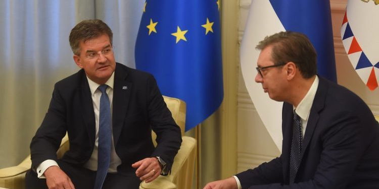 Vučić sa Lajčakom i Eskobarom o rješavanju krize na sjeveru Kosova