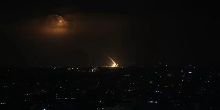 Desetine mrtvih i ranjenih u napadima na Gazu, Palestinci uzvraćaju raketiranjem Izraela