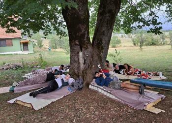 U Crnoj Gori počelo takmičenje u izležavanju, za 350 eura se bori devet takmičara