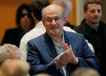 Kontraverzni pisac Salman Rushdie izboden nožem uoči predavanja u New Yorku