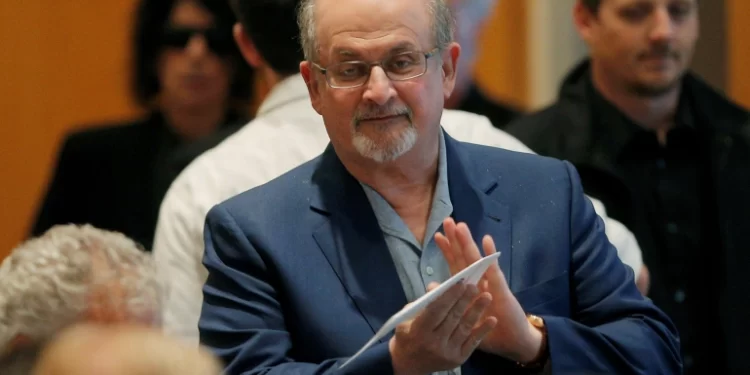 Kontraverzni pisac Salman Rushdie izboden nožem uoči predavanja u New Yorku