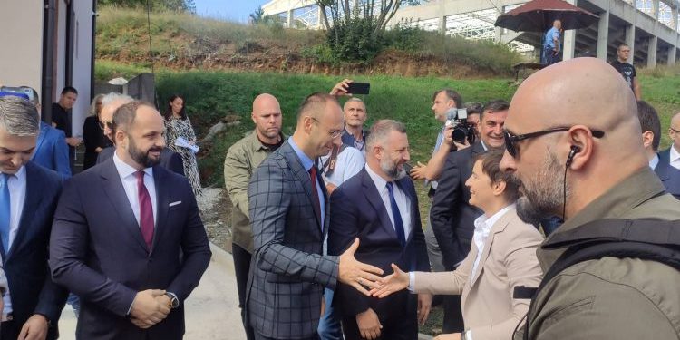 Ana Brnabić u Kosovskoj Mitrovici: Želim da pošaljem jasnu i jednostavnu poruku mira