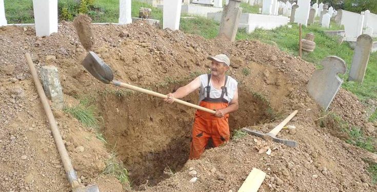 (VIDEO) Pazarac Hazbija za 30 godina iskopao 11 000 “vječnih kuća”