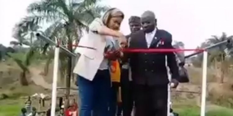 (VIDEO) Srušio se novoizgrađeni most dok su zvaničnici na njemu presijecali crvenu vrpcu