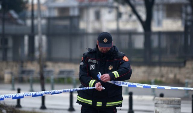 Bačene dvije bombe na kuću policajca u Podgorici, ubijen napadač