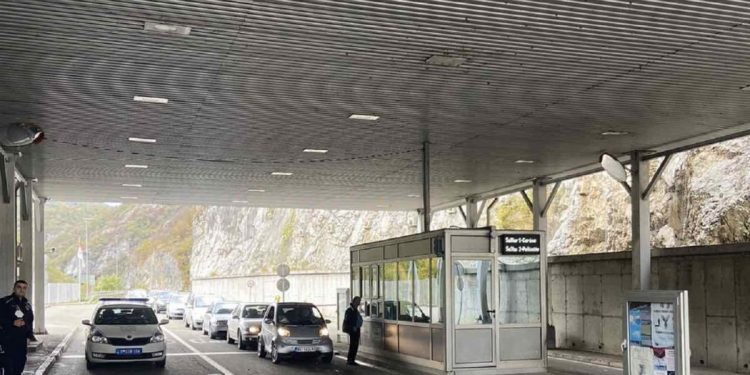 Uhapšena na Graničnom prijelazu Špiljani: Prevarila Kragujevčanina za pola miliona dinara