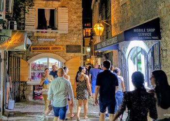 Budva: Beranac napao pekara Albanca, njegovu ćerku i radnicu, protjerivao ih iz grada
