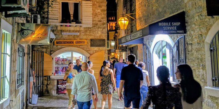Budva: Beranac napao pekara Albanca, njegovu ćerku i radnicu, protjerivao ih iz grada
