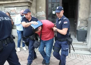 Drama u Beogradu: Ušao u zgradu u centru grada, nožem izbo sljedbenike Prve Hristove crkve