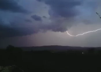 Grom udario u ribolovca dok je pecao