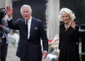 Prvi govor britanskog kralja Charlesa III: Moj život se sada mijenja, služiću vam s ljubavlju i odanošću