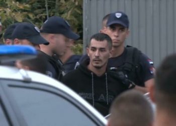 Kraj talačke krize u Beogradu: Policija uletjela u automehaničarsku radnju i izvela otmičara
