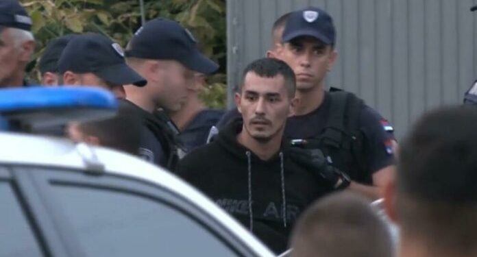 Kraj talačke krize u Beogradu: Policija uletjela u automehaničarsku radnju i izvela otmičara