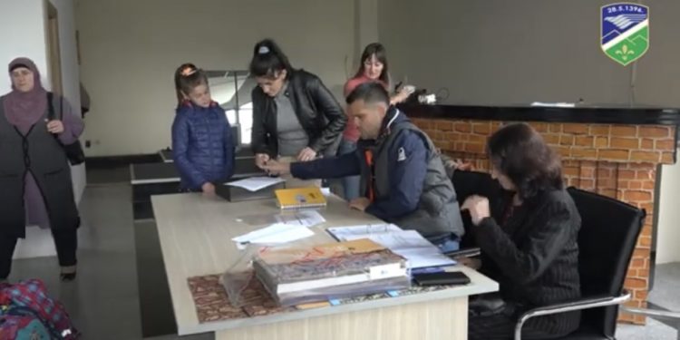 (VIDEO) Humanitarna organizacija HELP donirala djeci povratnika iz inostranstva školski pribor i rančeve