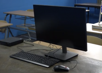 (VIDEO) Ministarstvo prosvjete doniralo računare za digitalne učionice tutinskoj osnovnoj školi Rifat Burdžović Tršo