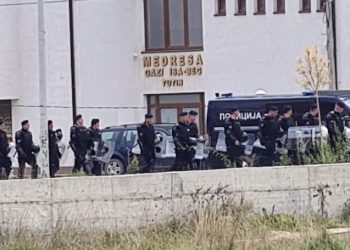 (FOTO) Jake policijske snage pod punom opremom na ulicama Tutina zbog utakmice sa Borcem iz Čačka