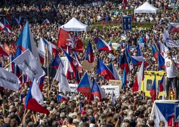 Oko 70.000 Čeha na protestu protiv EU, za vojnu neutralnost i jeftini ruski gas