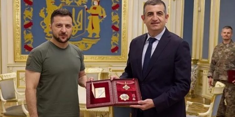Ukrajinski predjednik odlikovao najvišim odlikovanjem tvorca turskog drona Bajraktar