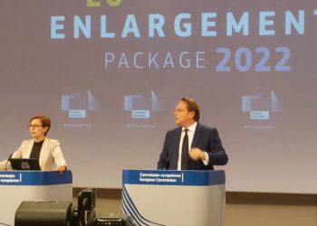 Varhelji: Srbija treba uvesti sankcije Rusiji, poboljšati vladavinu prava i slobodu medija