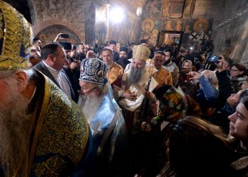 Srpski Patrijarh Porfirije ustoličen u Pećkoj patrijaršiji, poručio – „mir i samo mir“