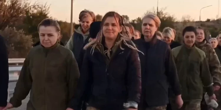 (VIDEO) Obavljena velika razmjena žena ratnih zarobljenika, neke su bile u zatvoru od 2019. godine