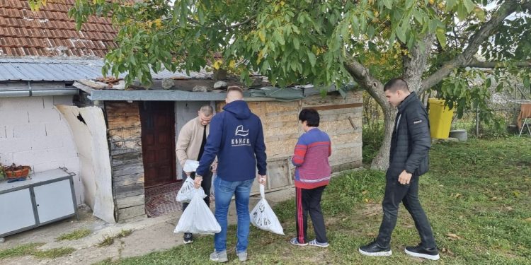 Humanitarci iz Beograda pomažu familijama iz Tutina
