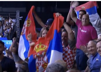 (VIDEO) Đoković i Čilić zbližili dva naroda: Djevojke u hrvatskim dresovima mašu srpskom zastavom