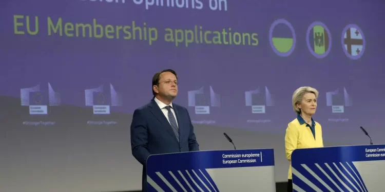 Evropska komisija preporučila kandidatski status za Bosnu i Hercegovinu