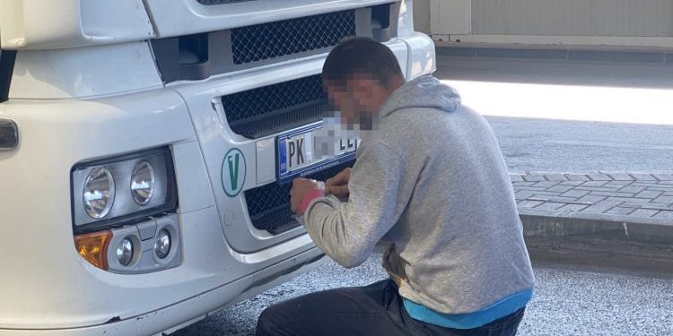 Kosovska policija počela da uručuje opomene zbog tablica