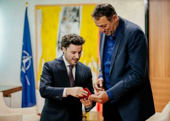 Vlade Divac dobio crnogorski pasoš