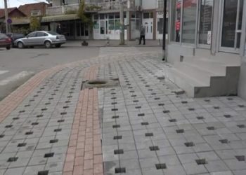 (VIDEO) Izgrađuju se trotoari u ulici Omladinskoj u centru Tutina