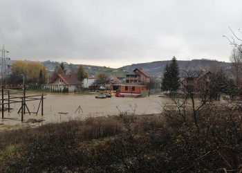 Ministri Gašić i Memić i direktor Srbijavoda na putu prema Tutinu