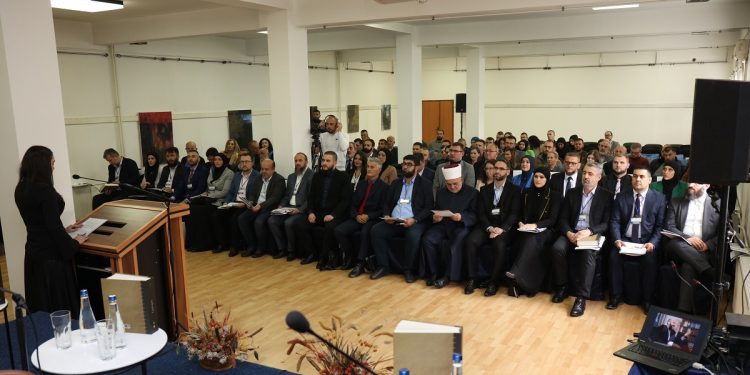 (VIDEO) Naučna konferencija: “Lik i djelo akademika muftije Muamera Zukorlića” na Internacionalnom univerzitetu