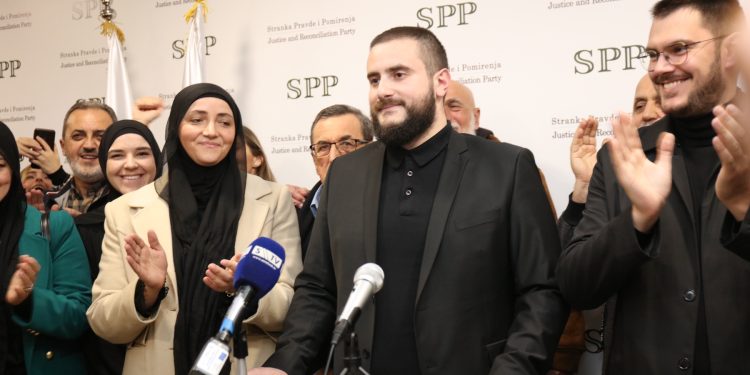 Zukorlić za Avaz: Insistiraćemo da se posebna pažnja posveti razvoju nastave na bosanskom jeziku