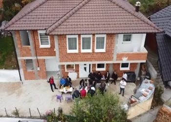 (VIDEO) Porodica Agović uselila se u novu kuću izgrađenu donacijama humanih ljudi