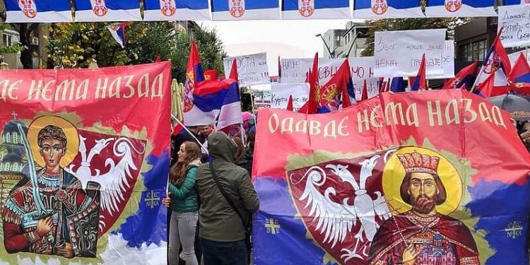 Održan protestni skup u Kosovskoj Mitrovici, Srbi poručili: “Ovo je Srbija”