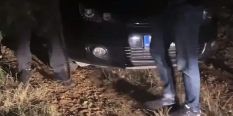 (VIDEO) Maskirani muškarci pucaju i uzvikuju “Vratili smo se, Kosovo je Srbija, Krim je Rusija”