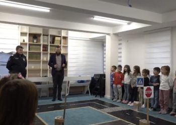 (VIDEO) U tutinskom vrtiću Validejn organizovan čas o bezbjednosti djece u saobraćaju