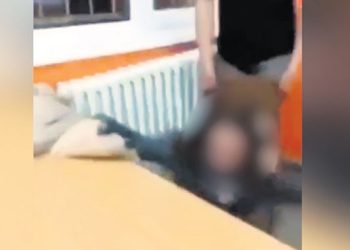 Đak koji je izmakao stolicu profesorki pokušao samoubistvo