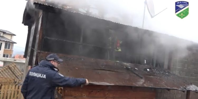 (VIDEO) Izgorjela kuća u tutinskom naselju Kleče, jedna osoba povrijeđena