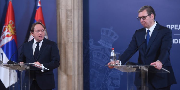 Vučić: Situacija među Srbima uzavrela, niko neće više da trpi Kurtijev teror ; Varhelji: Potrebna nam je Srbija za stolom u Tirani