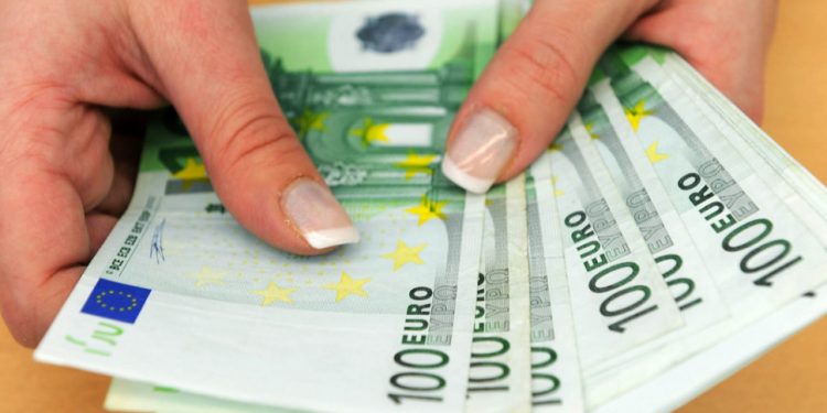 ŠESTOCIFRENA ZARADA: Zarada raste, a treba samo srednja škola