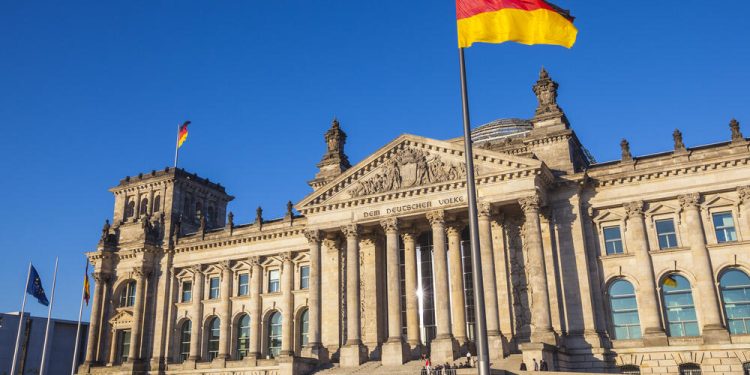 Nemačka osudila spaljivanje svete knjige Kur'ana u Švedskoj