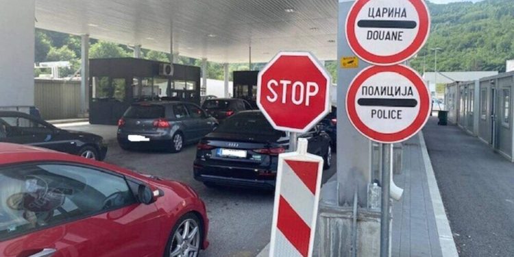 AMSS: Vozači automobila na prelazu Špiljani s Crnom Gorom čekaju 80 minuta da izađu iz Srbije