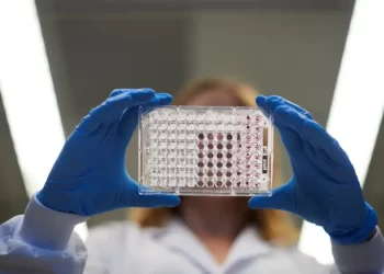 Britanija i BioNTech: Sporazum o razvoju novih terapija protiv karcinoma, primena već 2023.