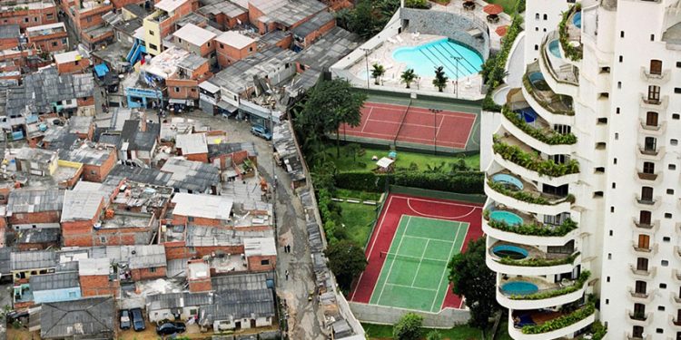 Bogati su svakog dana bogatiji za 2,7 milijardi dolara, dok 820 miliona ljudi gladuje, pokazuje poslednji izveštaj