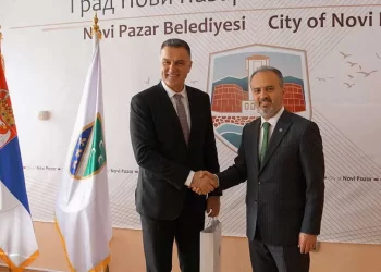 Sutra potpisivanjem i zvanično  bratimljenje, Novog Pazara i  turskog grada  Bursa.