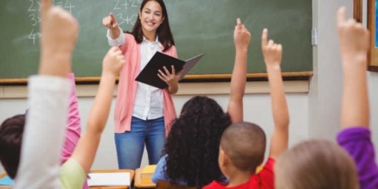 Nemačka traži  preko  12.000 nastavnika,Udruženje nastavnika tvrdi da je  40.000 slobodnih mesta