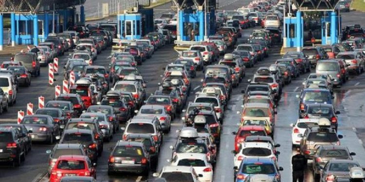 Kao i svake godine problemi naše dijaspore.Gužve na graničnim prelazima, čeka se i pet sati